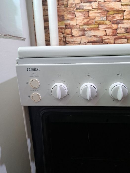 Aragaz Zanussi pe gaz cu rotisor