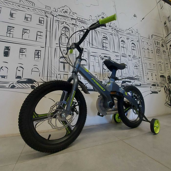 Легкий Детский велосипед. Литые диски размером 16". Двухколесный.