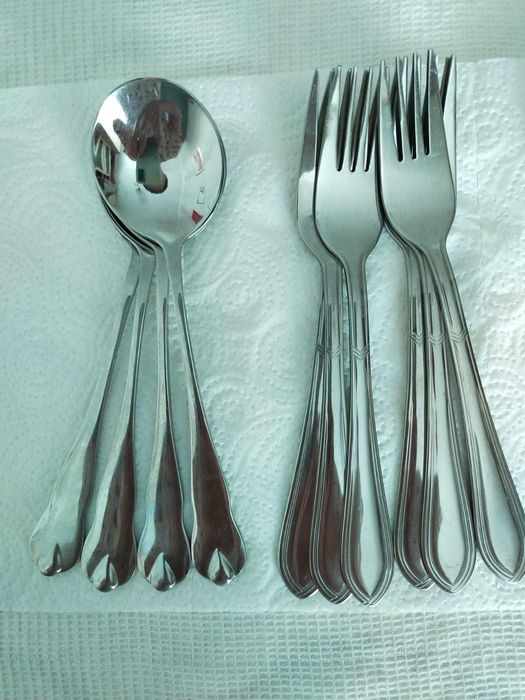 Столовые ложки и вилки
