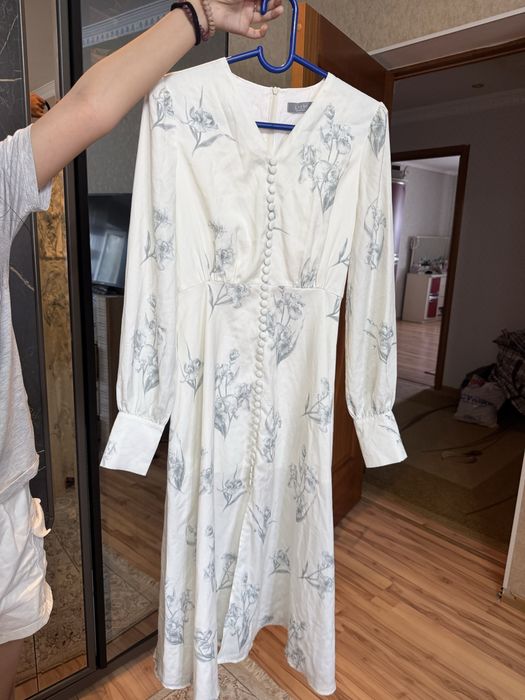 Платья б/у, очень хорошое качество, надевалось 1 раз