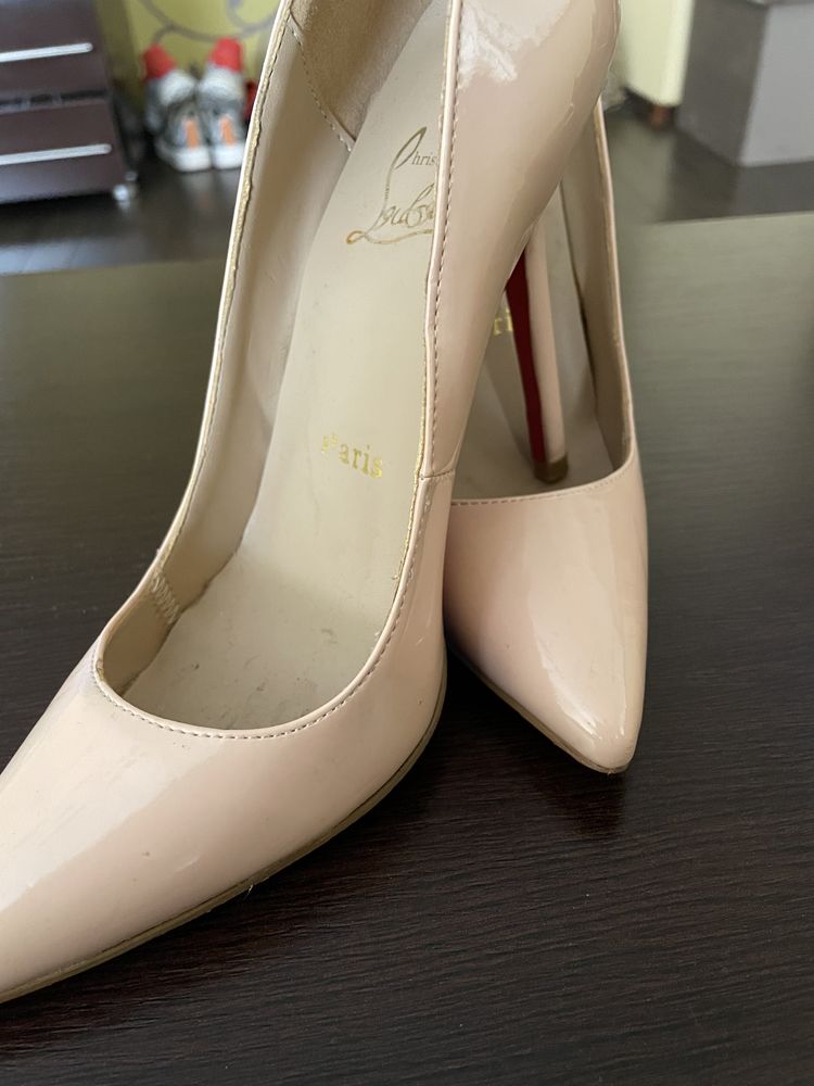 Pantofi louboutin