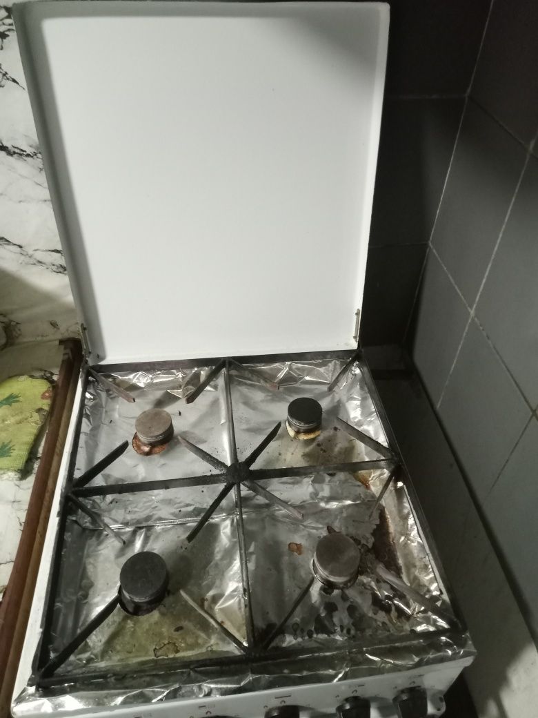 Продается газовая плита 4 комфортная в среднем состоянии