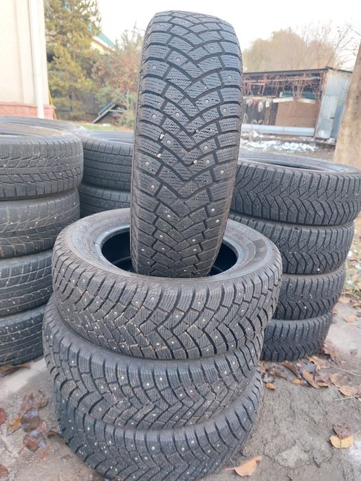 Продам комплект зимних шипованных шин  Linglong 185/65/15