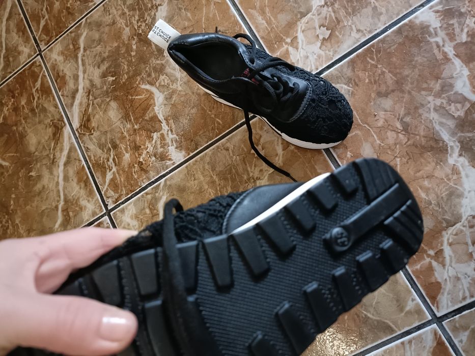 Sneakersi noi din panza