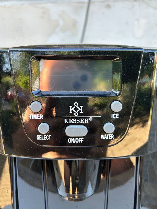 Машина за Лед и студена вода.