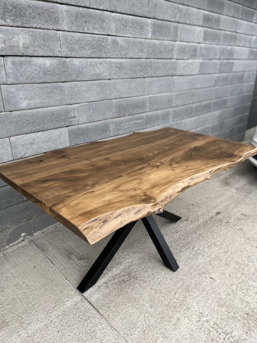 Трапезна маса от масив орех