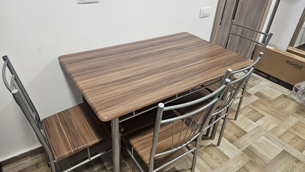 Vand set masa de bucatarie cu 4 scaune