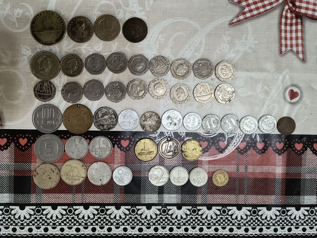 Vînd 48 monede vechi de colecție