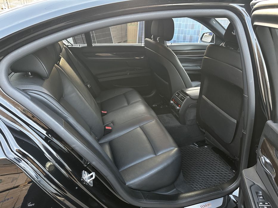 BMW F01 740i коротыш, 2012 год, пробег 127 000 км, местами крашенна