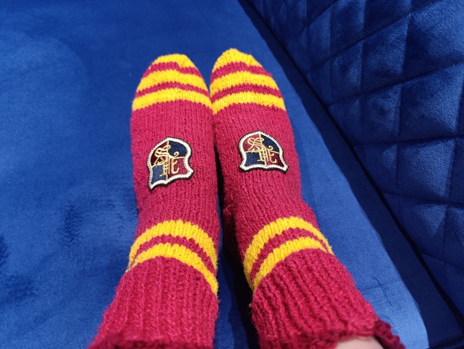 Для настоящих фанатов Гарри Поттера,вязаные носки Гриффиндора