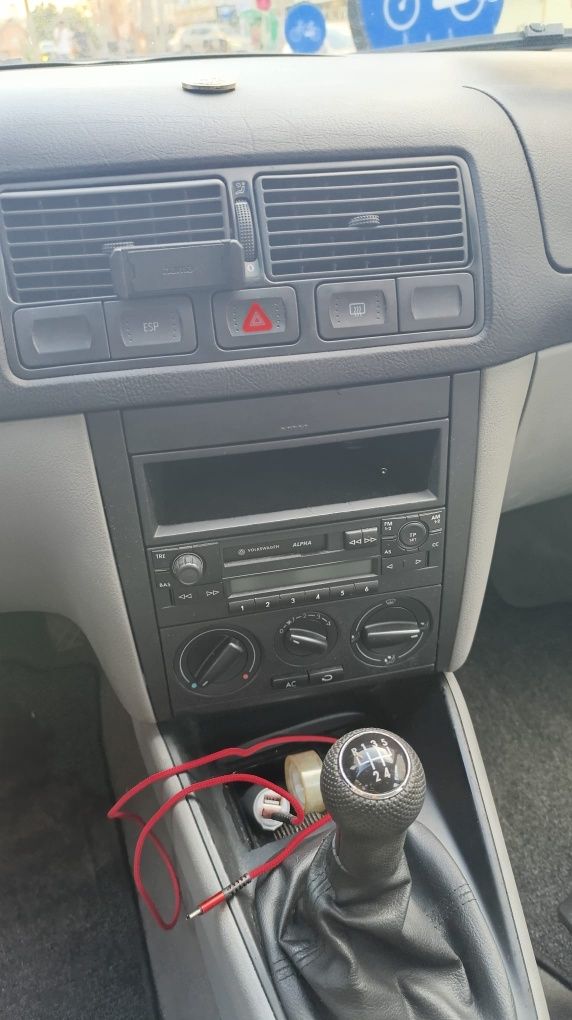 Vând Volkswagen Golf 4