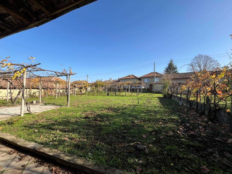 Двуетажна къща в с. Драгоево