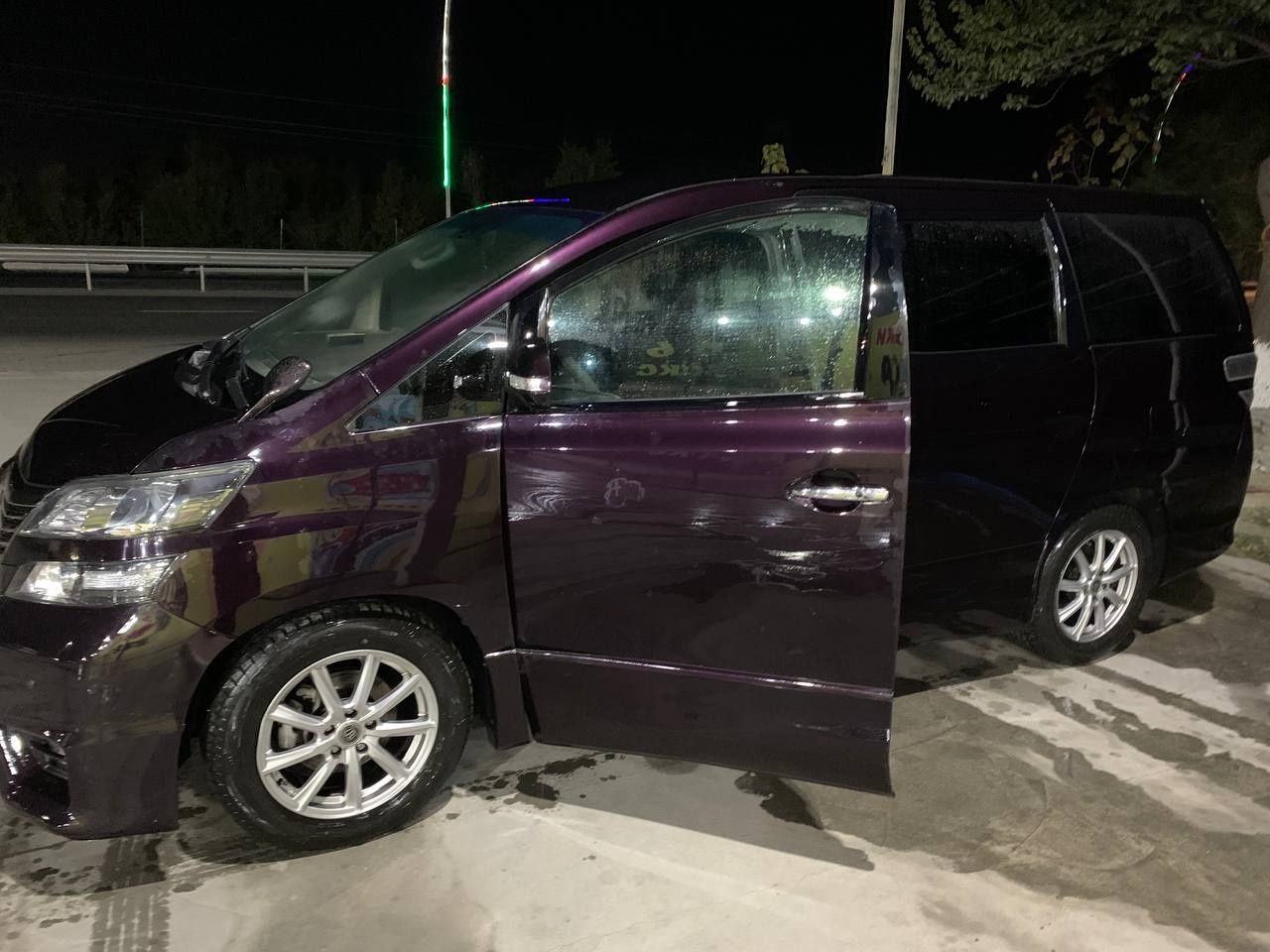 Tayota alphard 2010