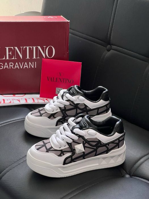 Adidasi Valentino Noi !!! Marimi 36/40 !!!