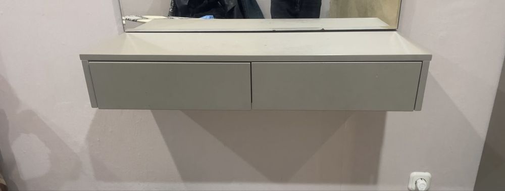 Женский настенный комод