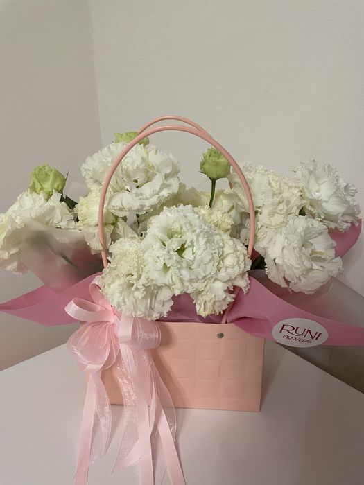 Цветы букет в коробочке 4000 тенге