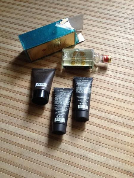 мъжка козметика И eau de cologne..