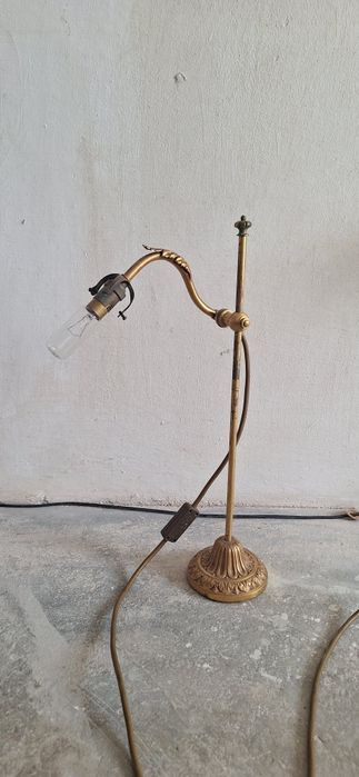 Lampa veche din bronz.