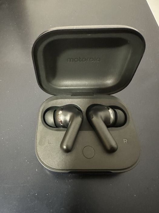 Vand Motorola Buds+ by Bose
