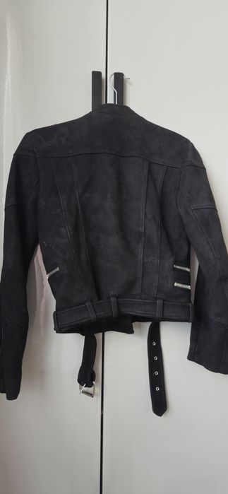 Велурено яке Zara, жилетка Guess, Peak