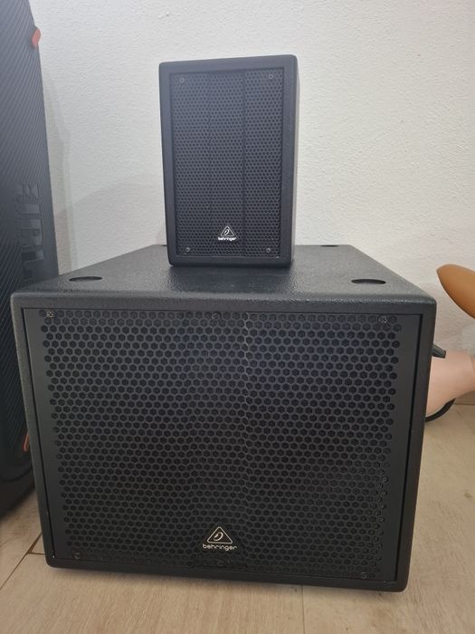 Bass activ Behringer si un satelit