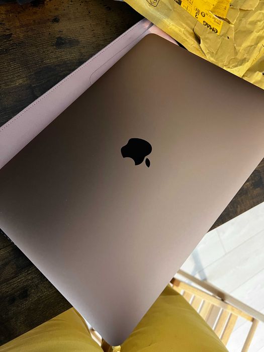 Apple MacBook Air 13″ 2020, M1 8 Cores, 8 GB, 7 core GPU, 256 GB, Gold