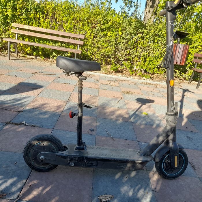 Vând trotineta electrica ninebot g30 întreținută