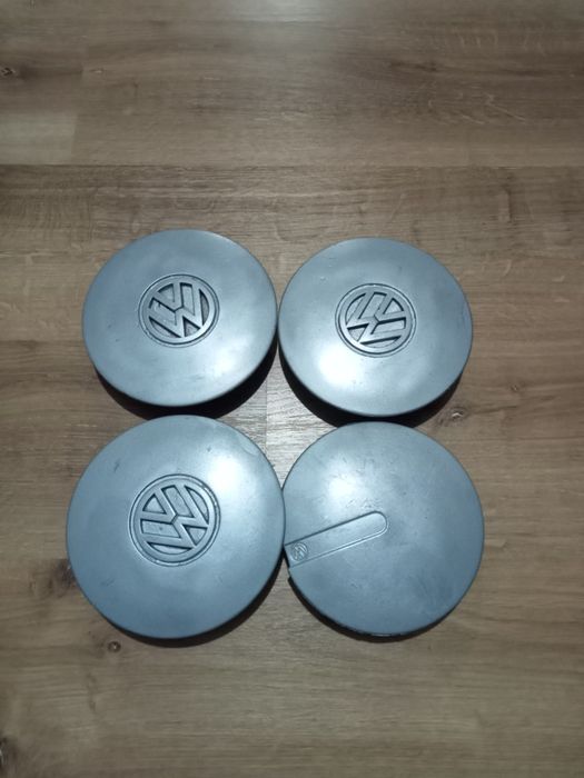 Оригинальные колпачки к металлическим дискам на Volkswagen