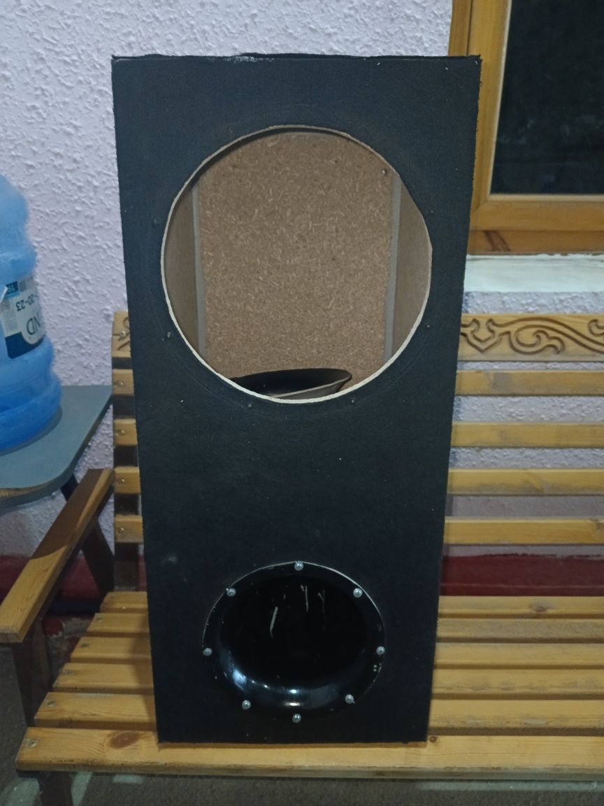 Срочно продам оригинал яшик от сабвуфер для авто