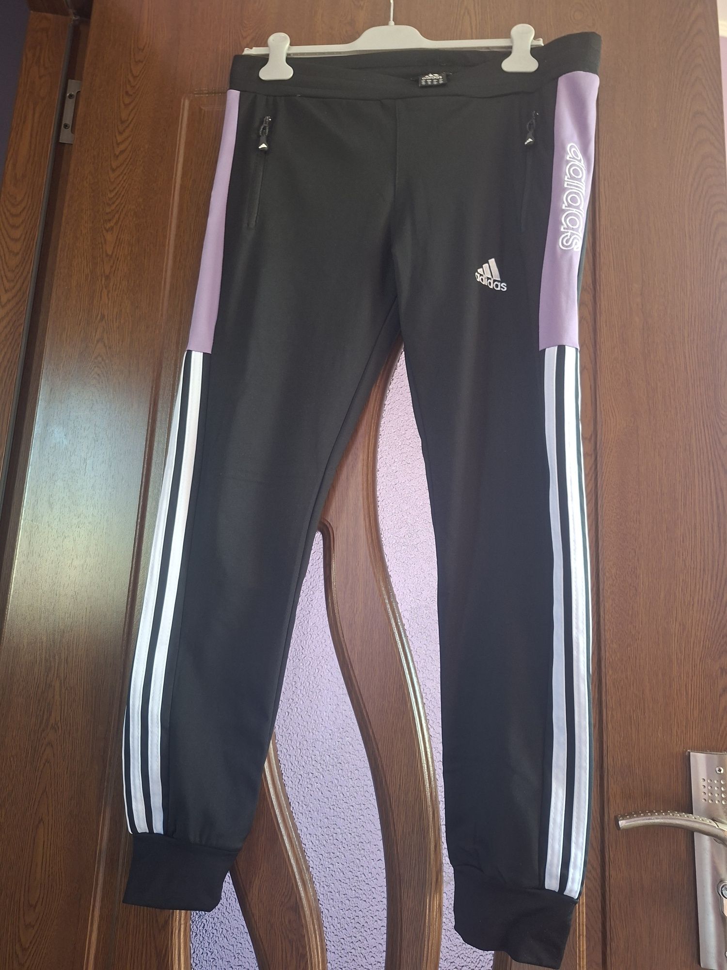 Vând Trening Damă Adidas Mărimea XL Turcia