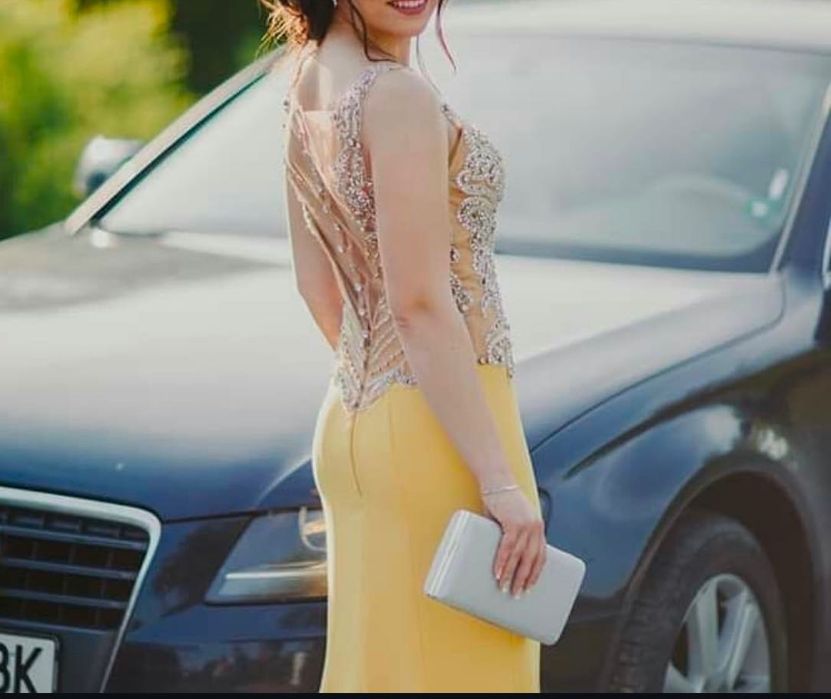 Бална рокля, код жълто