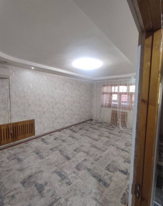 Метро М Улугбек. 3 комнтная. Балкон 2/6. Кирпич. Срочно