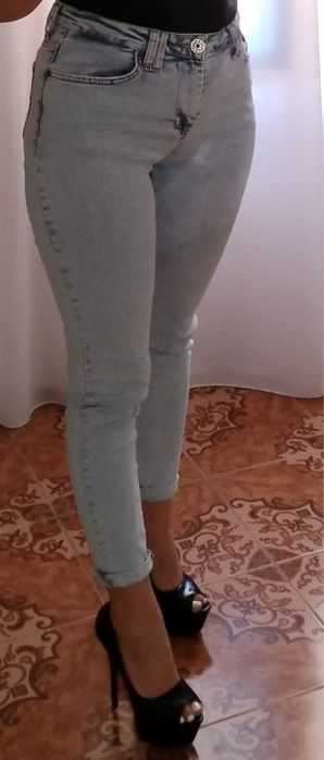 Blugi originali  Balenciaga purtati o singura data si pantofi cu toc