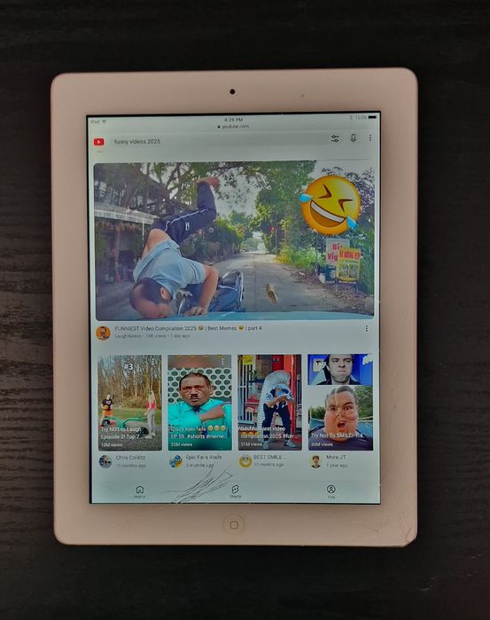 Apple iPad 2 (a 2-a generație), model Wi-Fi (32 GB).