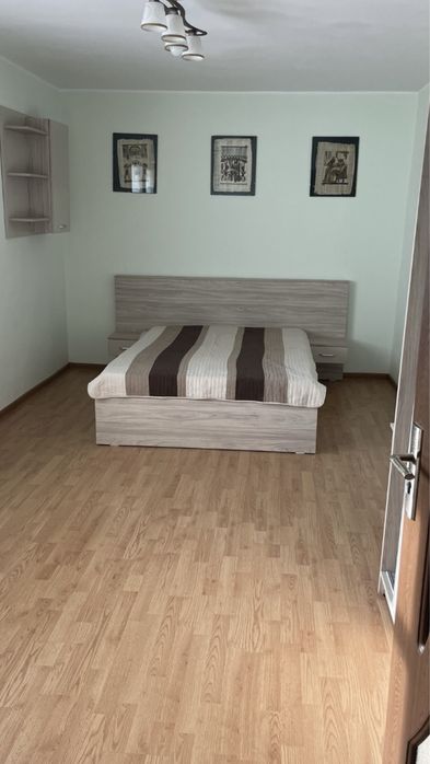 PROPRIETAR  inchiriez  apartament. cu o camera , zona MAL