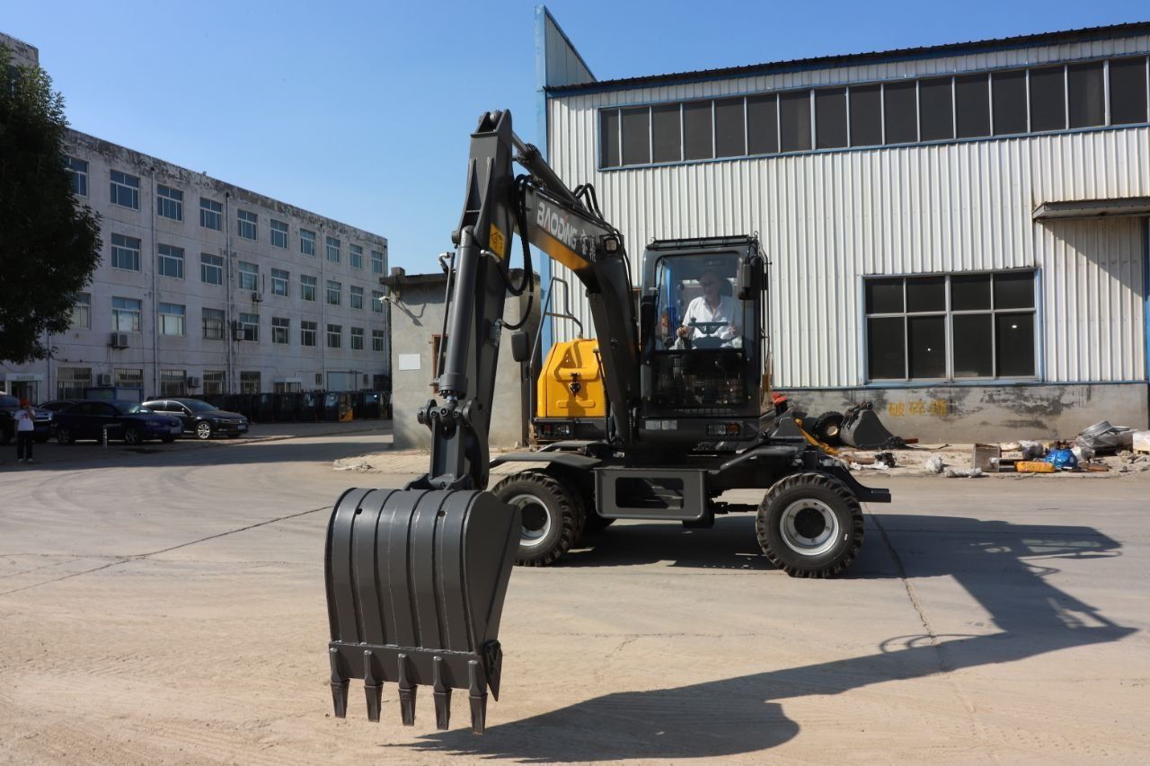 Экскаватор BAODING 0.3куб Автомат