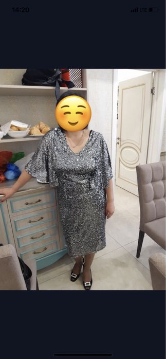 Продам платье , очень шикарная , одевала один раз . Размер 48-50