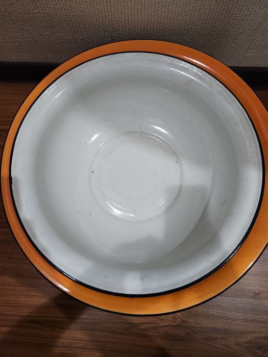 Продам эмалированые чашки