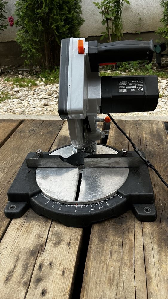 Fierastrau circular cu banc KingCraft, 1050W