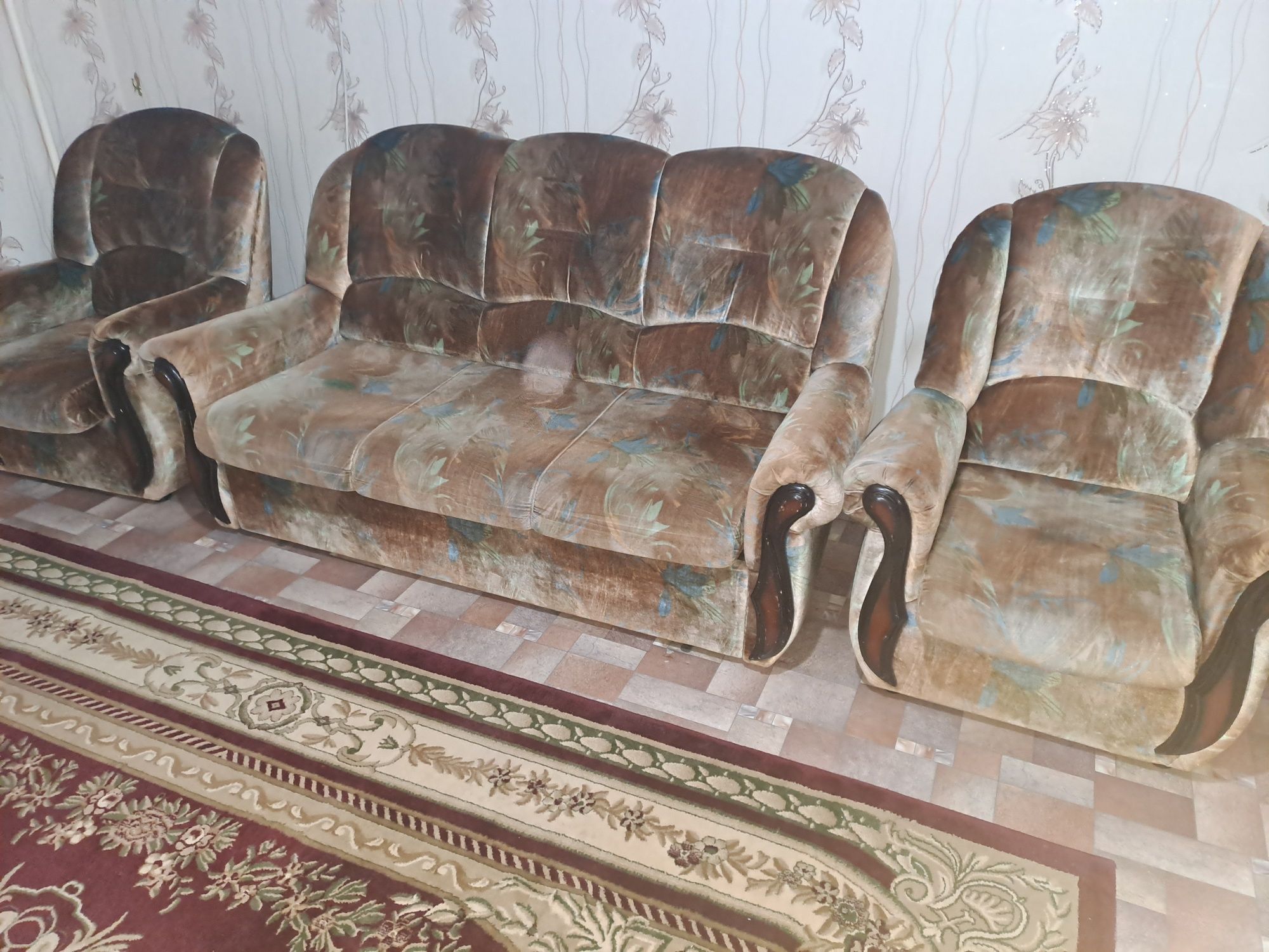 Продам диван и 2 кресла