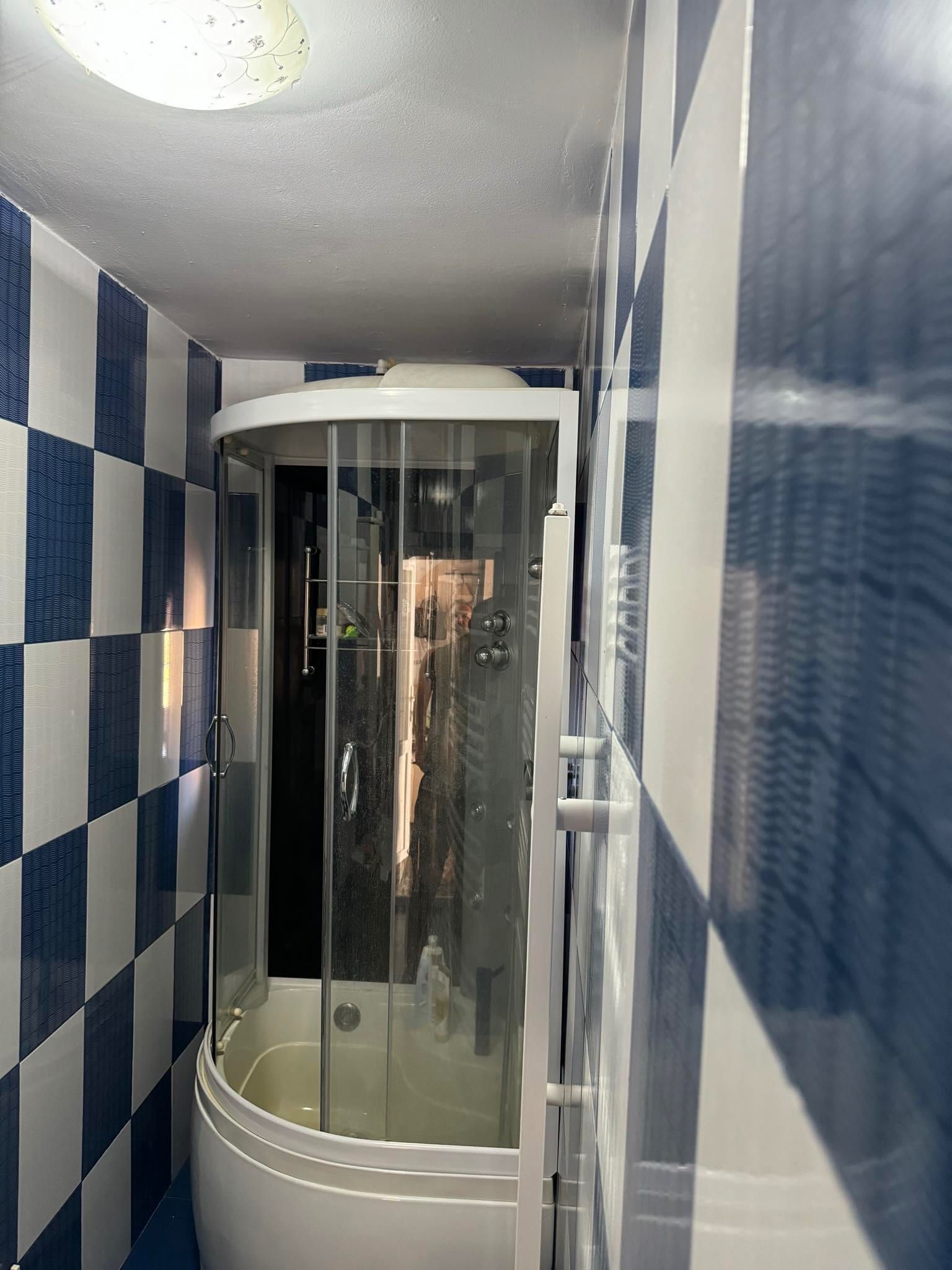 Cabină de duș în picioare