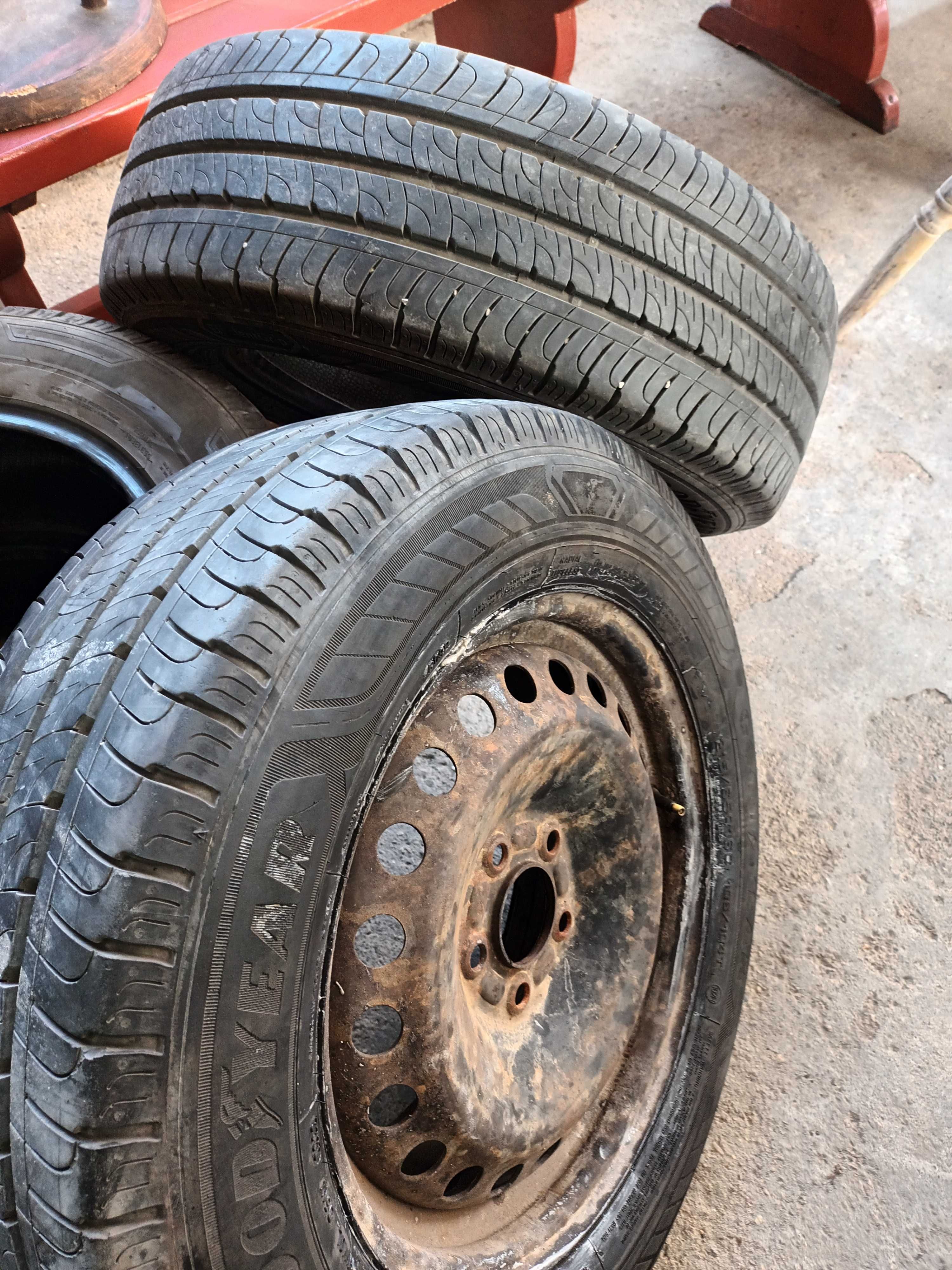 215 65 16 C Goodyear