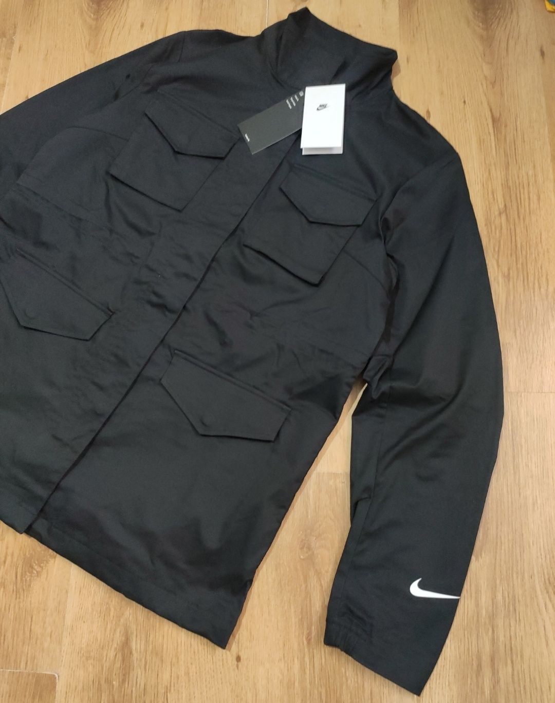 Geaca Nike mărimea M damă loose fit sau S bărbați