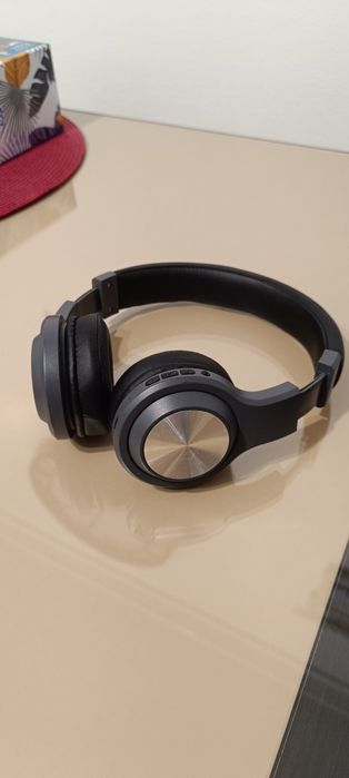 Vând căști wireless