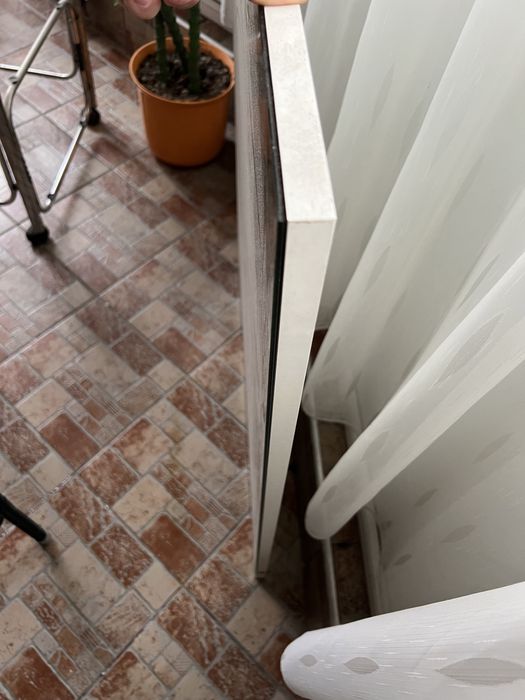 Oglinda decorativa de perete pe structura de lemn