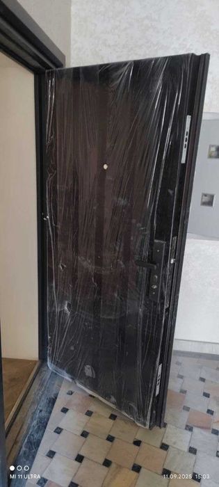 Продаётся Железная дверь, почти новая