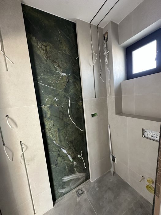 Apartament 3 cam vedere la port etaj 3 / prima linie la mare