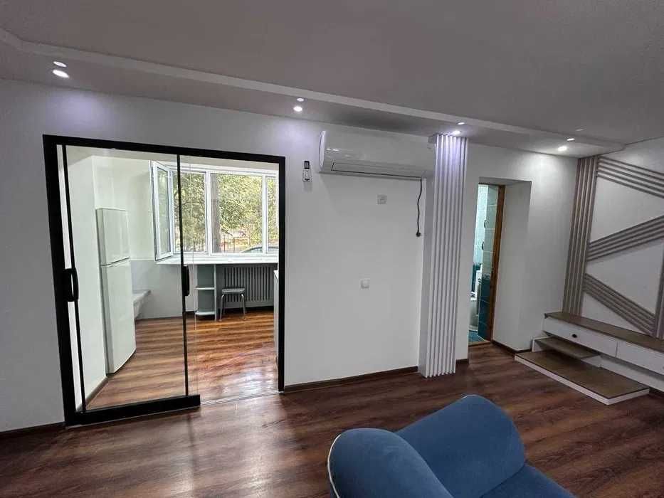 R1 Сдаётся квартира 2/2/5 на Мирзо Улугбекский Художник!