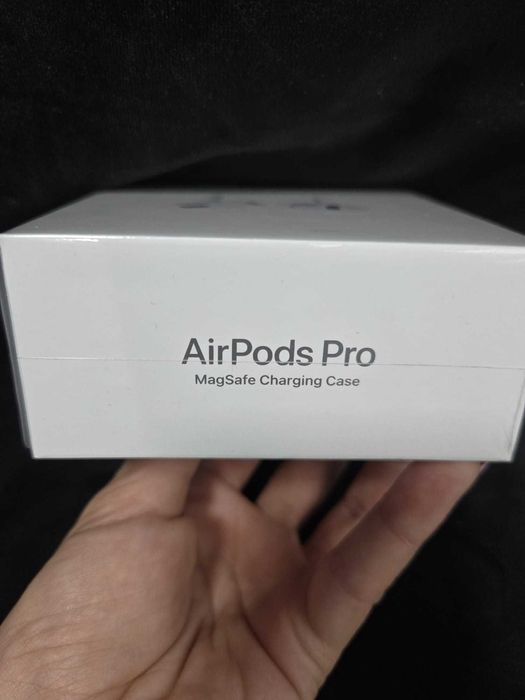 Apple AirPods Pro cu MagSafe Charging Case