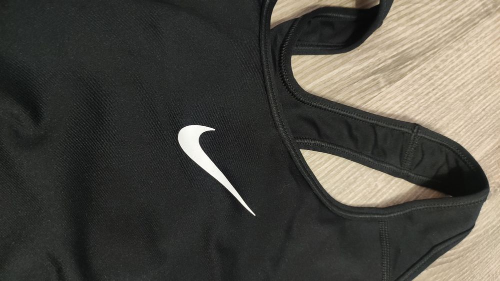 Nike XL дамски топ бюстие в отлично състояние оригинално